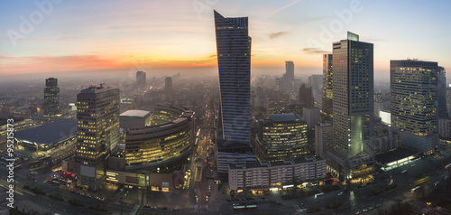 Plakat Panorama Warszawy podczas jesiennego zachodu słońca