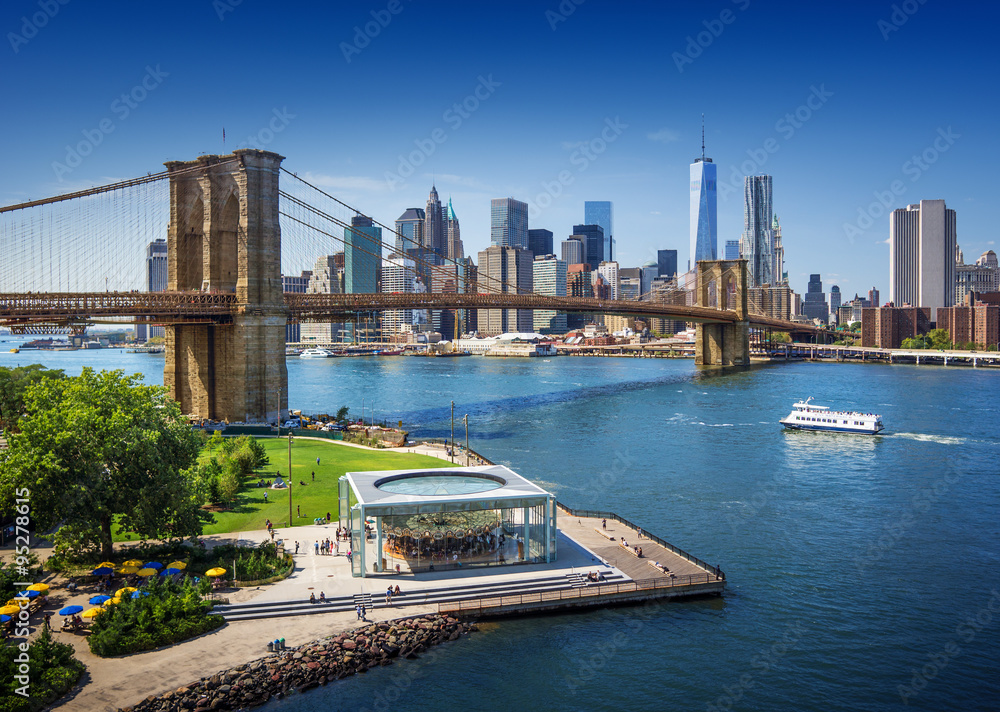 Brooklyn Bridge in New York City - aerial view - obrazy, fototapety, plakaty 