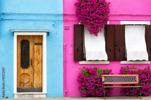 Fotomural Venice, Burano: the small yard with bright walls of houses