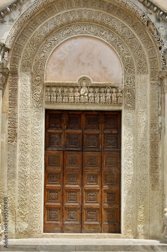 Fotomural INGRESSO DELLA CHIESA DI SANTA CATERINA A GALATINA