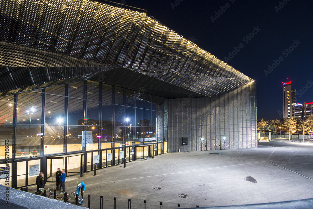 Obraz na płótnie Night view of the International Conferrence Centre in Katowice, Silesia w salonie