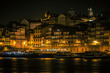 Canvas Print - Overview of Old Town of Porto, Portugal at night.