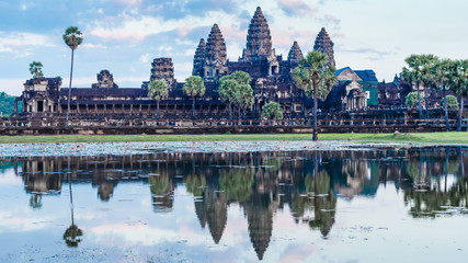 Fototapete - Timelapse of Cambodia landmark Angkor Wat with reflection in water