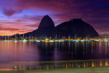 Fototapete - Sunrise view of Copacabana and mountain Sugar Loaf