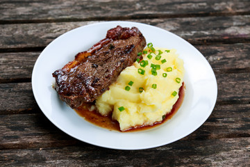 Wall Mural - Rare beef steak with mashed potatoes