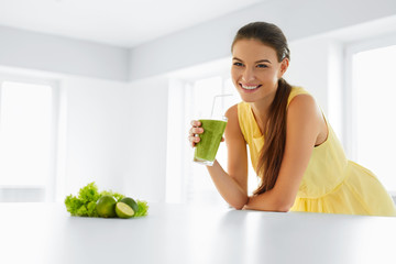 Healthy Meal. Happy Beautiful Smiling Woman Drinking Green Detox Vegetable Smoothie. Healthy Lifestyle, Food And Eating. Drink Juice. Diet, Health And Beauty Concept.