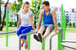 © pikselstock - Couple exercising at outdoor gym