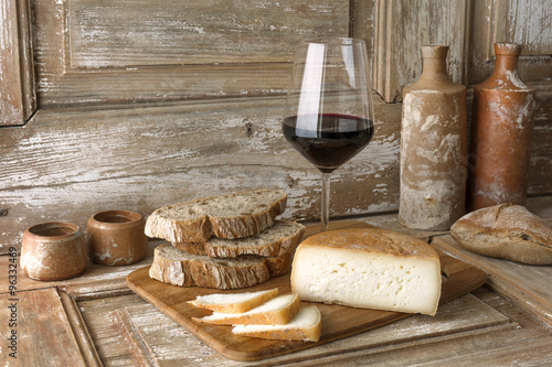 Plateau De Fromage Pain Et Vin Stock Photo Adobe Stock Plateau De Fromage Pain Et Vin Stock Photo Adobe Stock