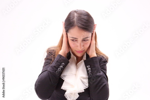 頭を抱える外国人女性 Adobe Stock でこのストック画像を購入して 類似の画像をさらに検索 Adobe Stock