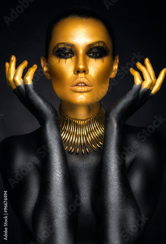 Naklejka na szybę Beautiful woman portrait in gold and black colors