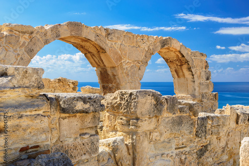 Obraz Dibond Stare greckie łuki rujnują miasto Kourion blisko Limassol, Cypr