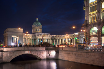 Fototapete - Kazan Cathedral or Kazanskiy Kafedralniy Sobor at night, St. Petersburg