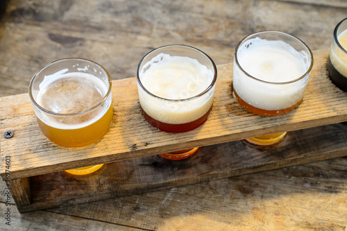 Bière artisanale dans le verre Poster Mural XXL