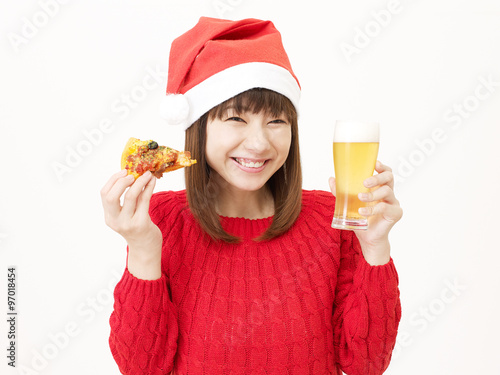 サンタ帽子をかぶる女性 ピザとビールを持つ Buy This Stock Photo And Explore Similar Images At Adobe Stock Adobe Stock サンタ帽子をかぶる女性 ピザとビールを持つ Buy This Stock Photo And Explore Similar Images At Adobe Stock Adobe Stock
