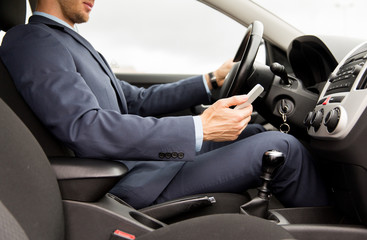 Poster - close up of man with smartphone driving car