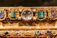 Antique Gold Jewelry With Green And Transparent Stones.