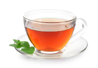 Fototapete - Glass cup of tea with mint leaves isolated on white background