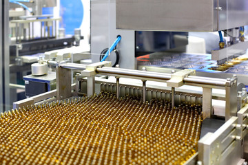 Conveyor for the production of medicines