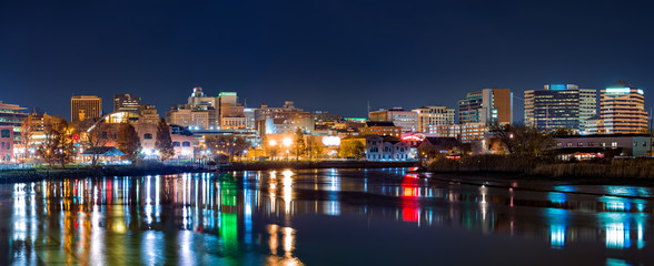 Fototapete - Wilmington skyline panorama reflected in Christiana River. Wilmington, the largest city in the state of Delaware, is built on the site of Fort Christina, the first Swedish settlement in North America
