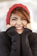 © alex.pin - Ritratto di una ragazza sorridente con cappellino rosso