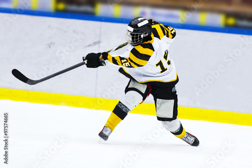 Fototapeta na szkło Hokeista - Slap shot
