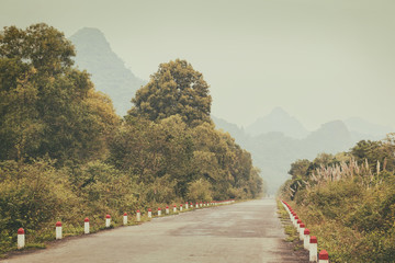 Canvas Print - Beautiful tropical road 