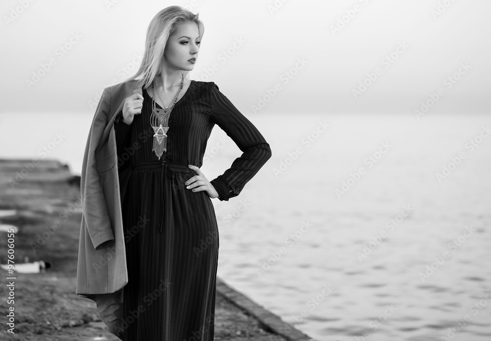 Obraz na płótnie High fashion photo of elegant woman in black long dress and styl w salonie