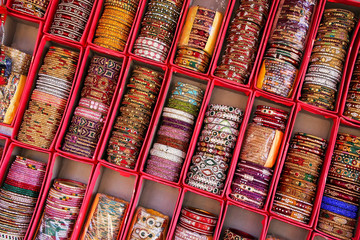 Canvas Print - Display of colorful bangels inside City Palace in Jaipur, India