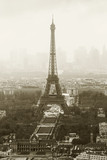 Fototapeta Paryż - Misty Eiffel Tower