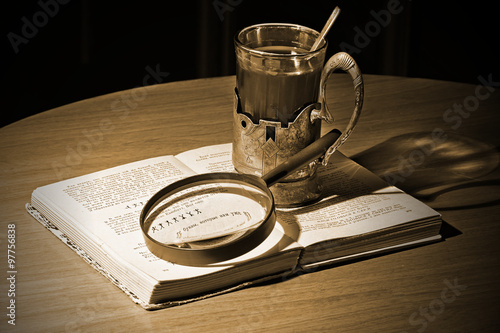 Fotografia Still Life "Thinking about the Sherlock Holmes"