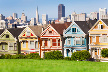 Wall Mural - Painted ladies and San Francisco view 