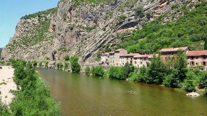 Wall Mural - Maisons entre Gardon et rocher à Anduze