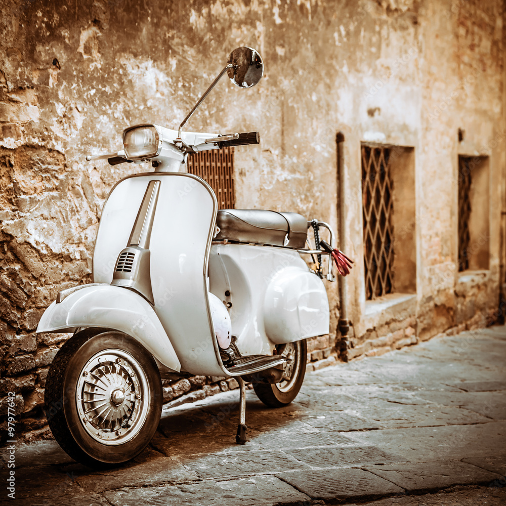Italian Scooter in Grungy Alley, Vintage Mood - obrazy, fototapety, plakaty 