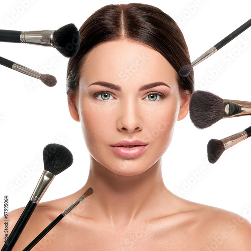 Tapeta ścienna na wymiar Female face and make up brushes