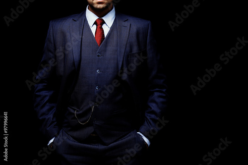 Fotografía man in suit on black background