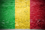 Fototapeta Paryż - Ziegelsteinmauer mit Flagge Mali
