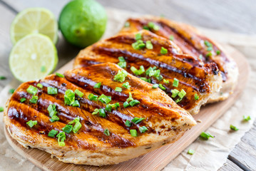 Poster - Grilled chicken breasts in lime sauce