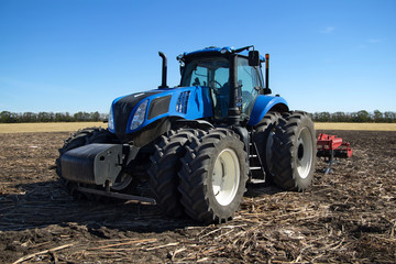 Fototapete - Blue tractor with plow