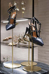 fashiom shoe retail display