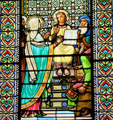 Fototapete - Stained Glass of The Finding of Jesus in the Temple of Jerusalem