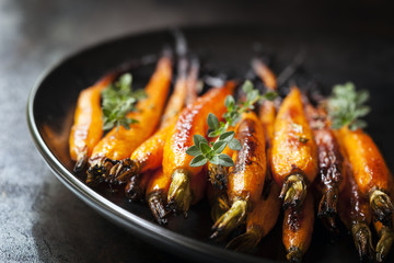 baked baby carrots with thyme