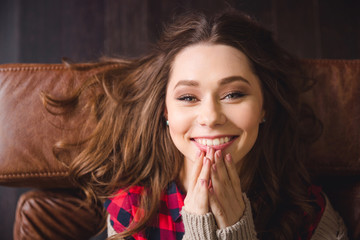 Poster - Smiling beautiful woman lying on the sofa