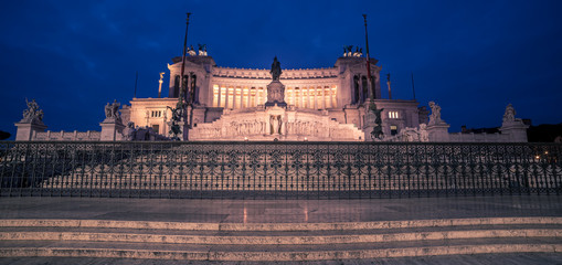 Fototapete - Rome, Italy: Vittoriano, Victor Emmanuel II Monument at night