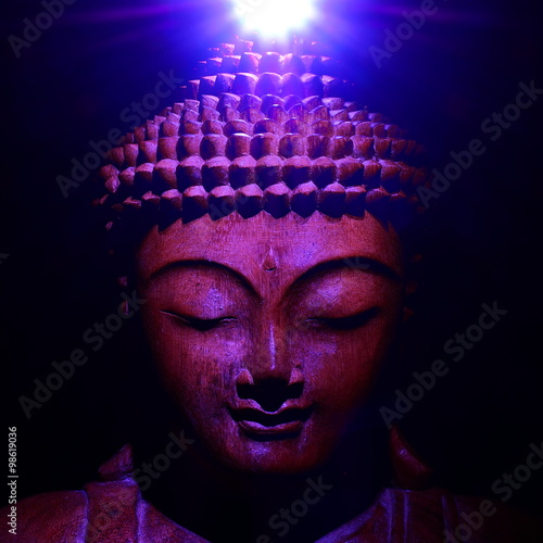 Photo Buddha face with light