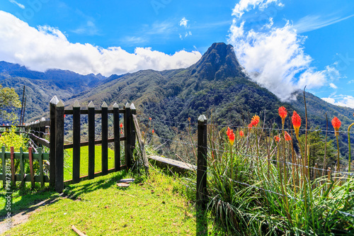 Fotografía the gate to the top of the mountain, cocora valley, colombia, mountain top view,