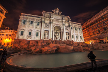 Fototapete - Rome, Italy: The Trevi Fountain at night