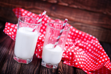 Wall Mural - fresh milk in glasses