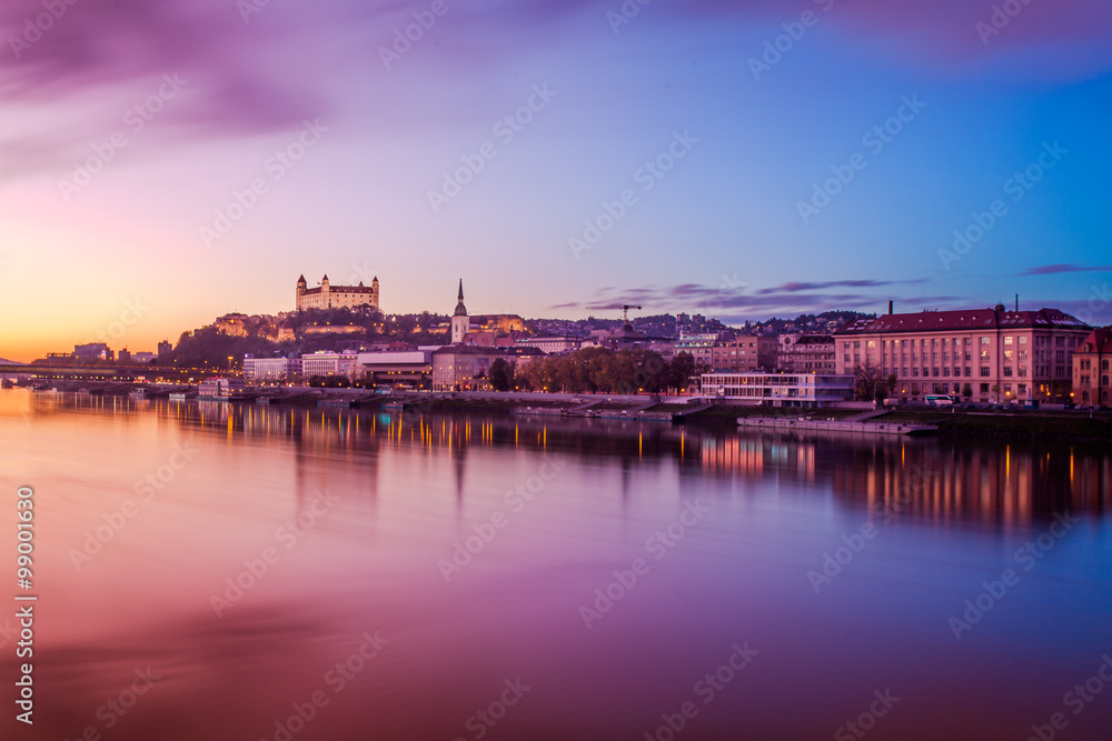 Obraz na płótnie Bratislava at twilight panorama w salonie