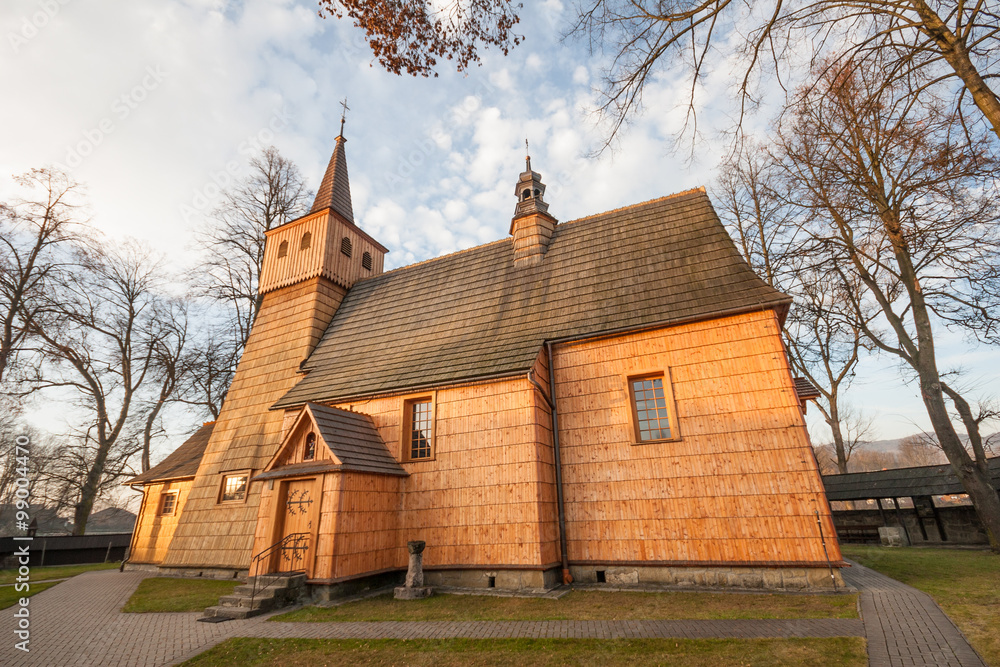 Drewniany zabytkowy kościół w Łopusznej - obrazy, fototapety, plakaty 