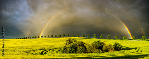 podwójna tęcza po przejściu burzy